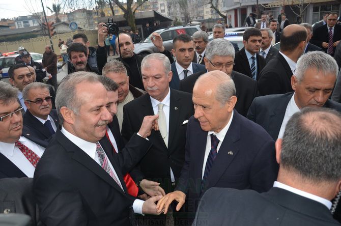 MHP LİDERi DEVLET BAHÇELİ AKHİSARLILAR İLE BULUŞTU